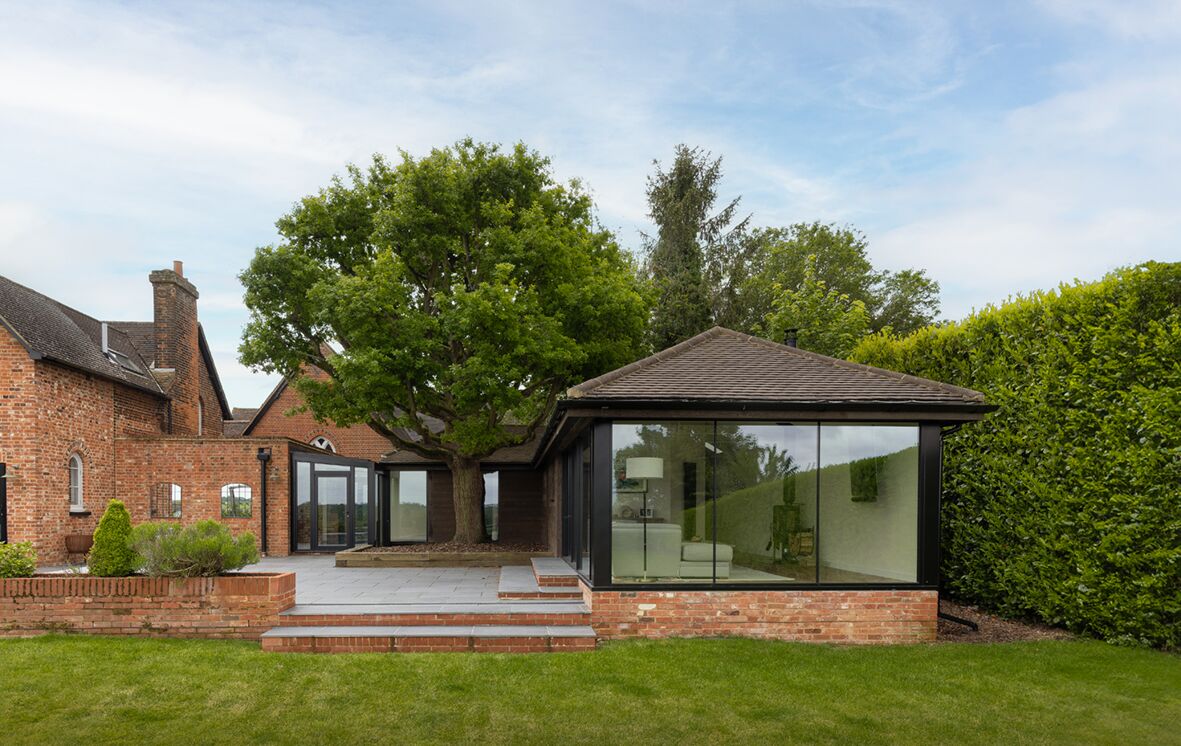 glass link to annexe