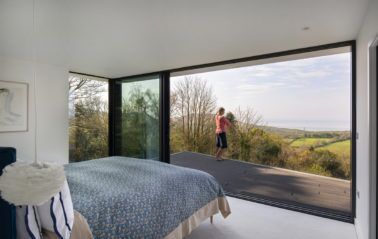 Enjoy 'living in the open air' with glass-to-glass fixed glazed corners and sub-tropical palms.